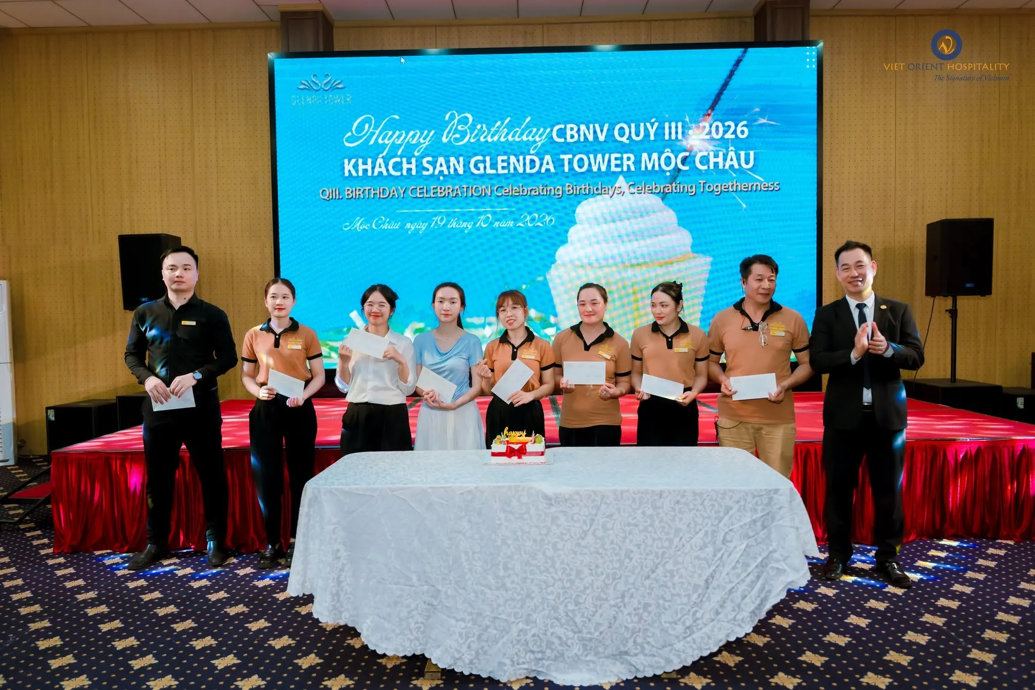 Ông Nguyễn Văn Quảng tặng quà cho CBNV sinh nhật Qúy III.2026